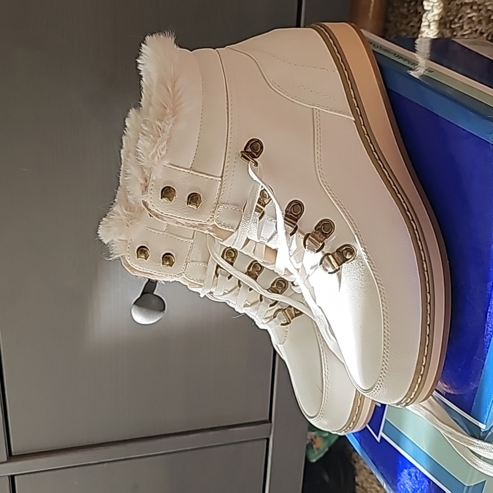 White mountain cute fur lined boots